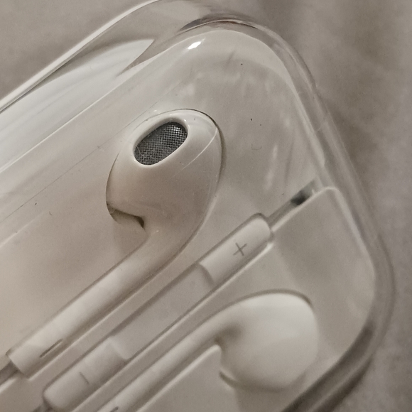NEW! APPLE Ear Buds - Picture 5 of 7